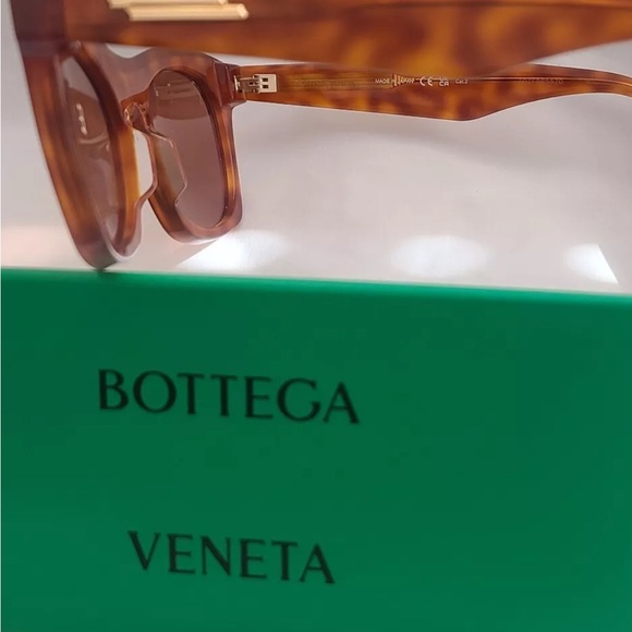 BOTTEGA VENETA 54MM Tortoise Square Sunglasses in Havana Brown full incl… - Picture 4 of 11